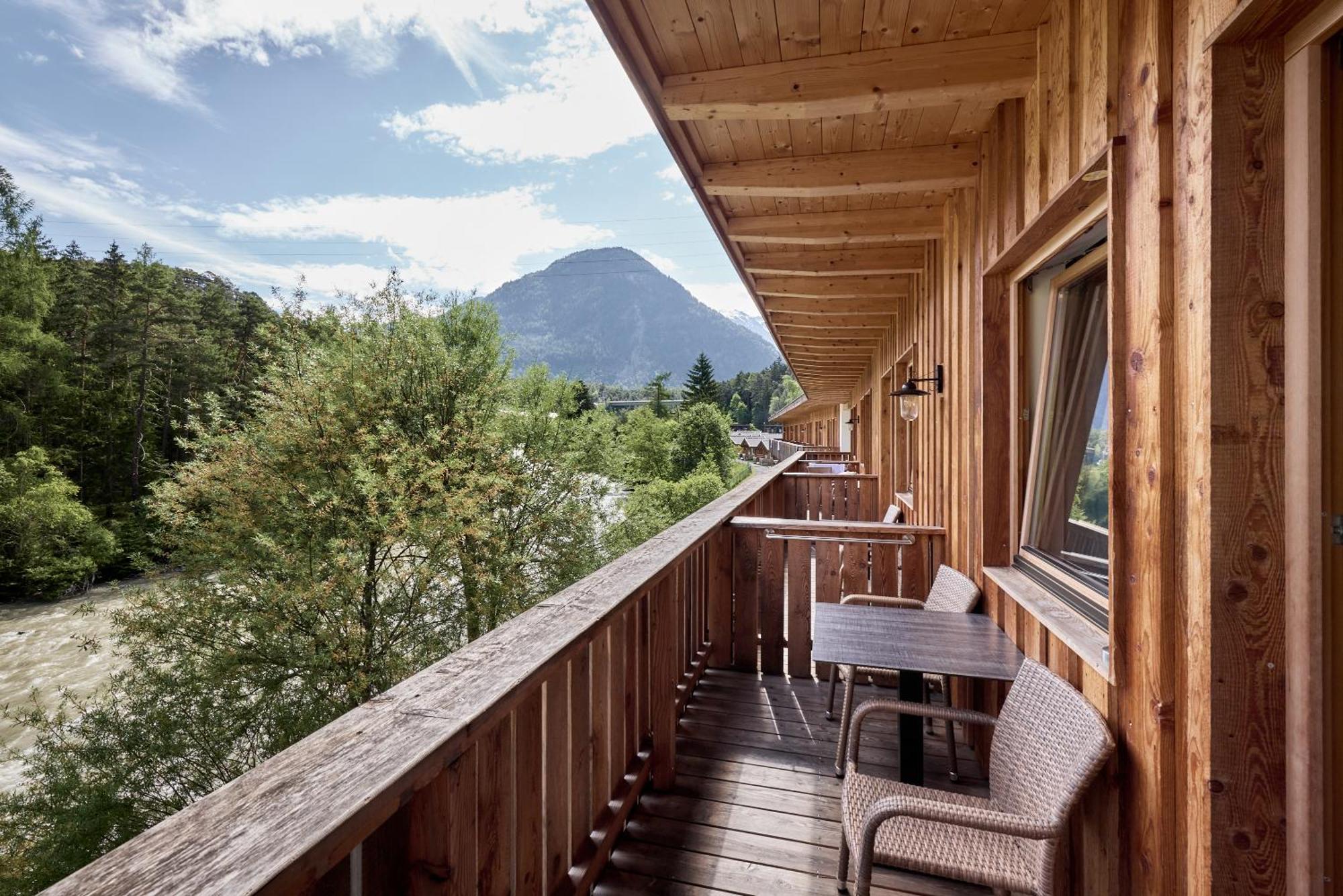 Area 47 - Tirol Hotell Ötztal-Bahnhof Eksteriør bilde