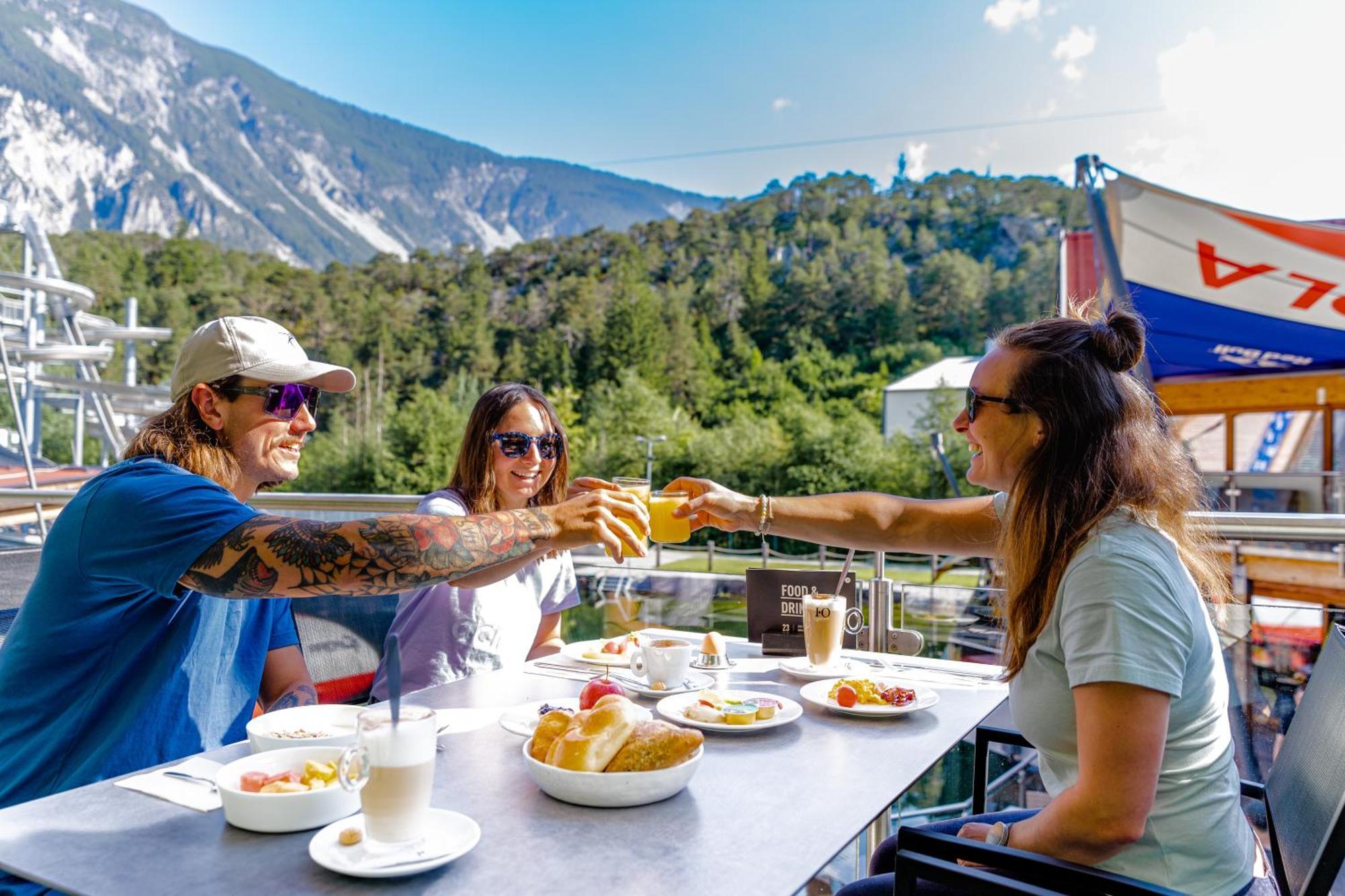 Area 47 - Tirol Hotell Ötztal-Bahnhof Eksteriør bilde