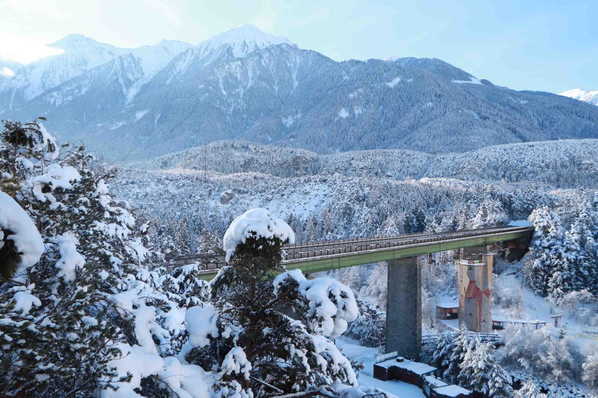 Area 47 - Tirol Hotell Ötztal-Bahnhof Eksteriør bilde
